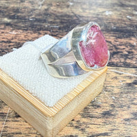 Bague chevalière semi-ouverte Topaze bleue