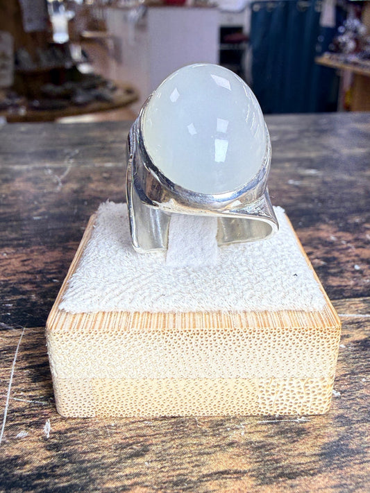 Grande bague pierre de Lune blanche en cabochon – photo 2