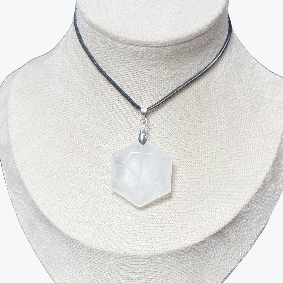 Pendentif Cristal de roche hexagone facetté
