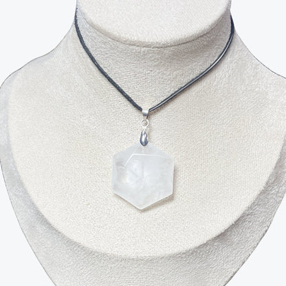 Pendentif Cristal de roche hexagone facetté