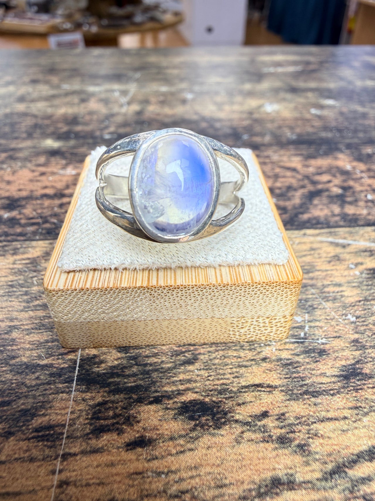 Bague Pierre de lune bleue