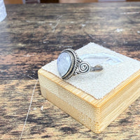 Bague Labradorite en forme de poire et design spiral