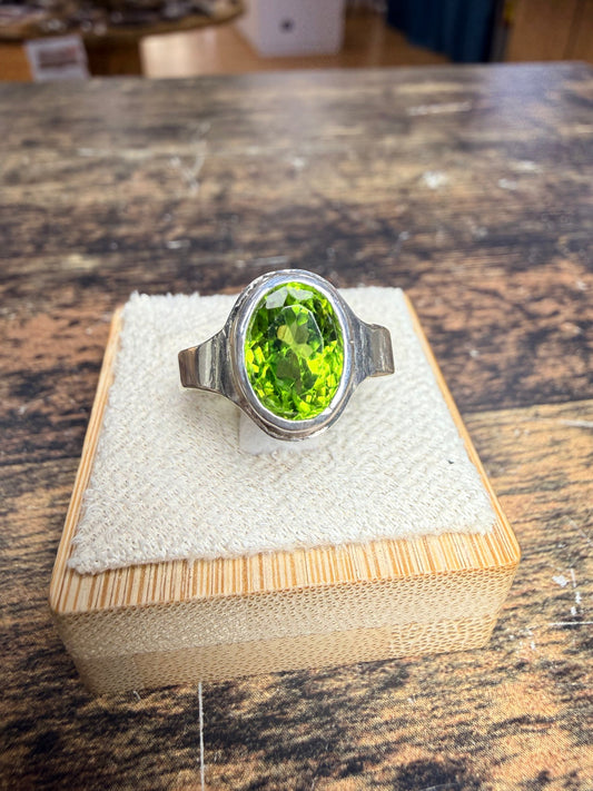 Bague Péridot ovale luxueuse