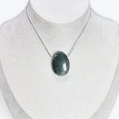 Pendentif Jaspe sanguin (Héliotrope) percée - Cordon offert