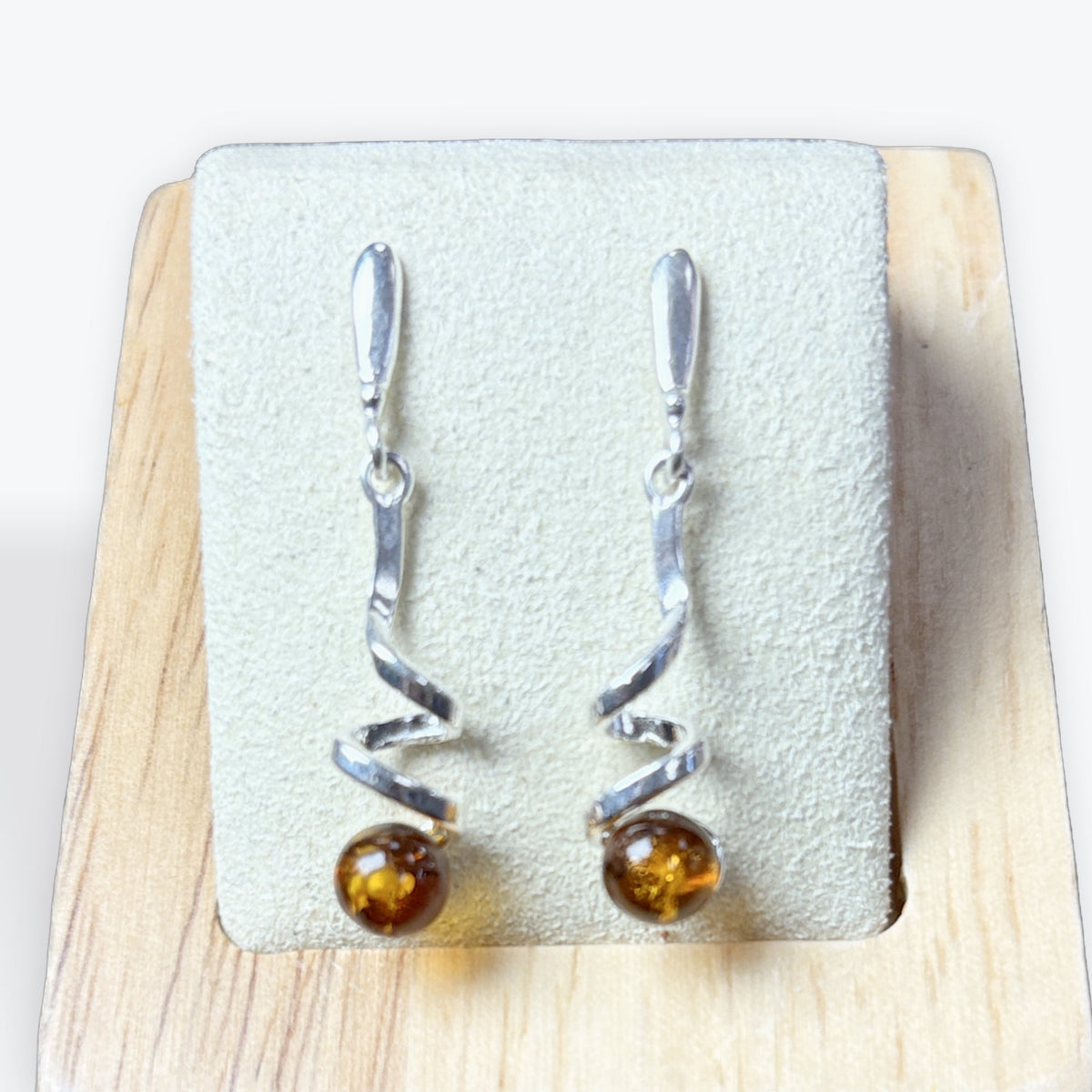Boucle d'oreilles pendante torsadée en perle d'Ambre et Argent 925