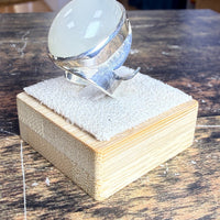 Grande bague pierre de Lune blanche en cabochon