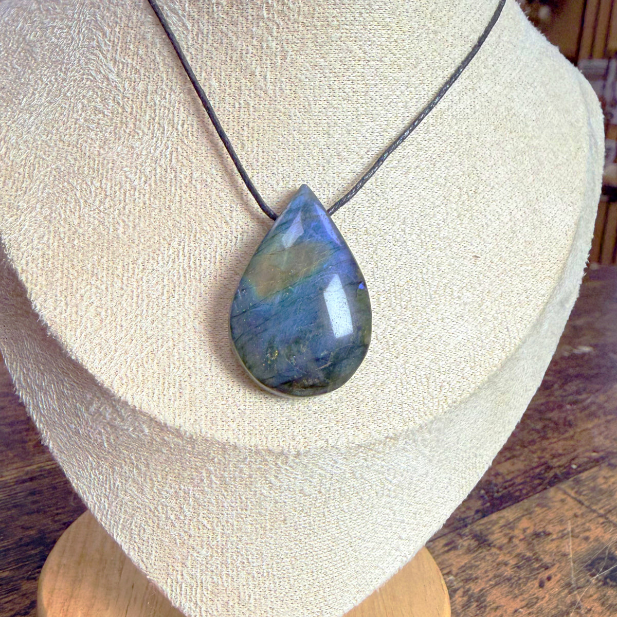 Pendentif en Labradorite Goutte - Percée Côté