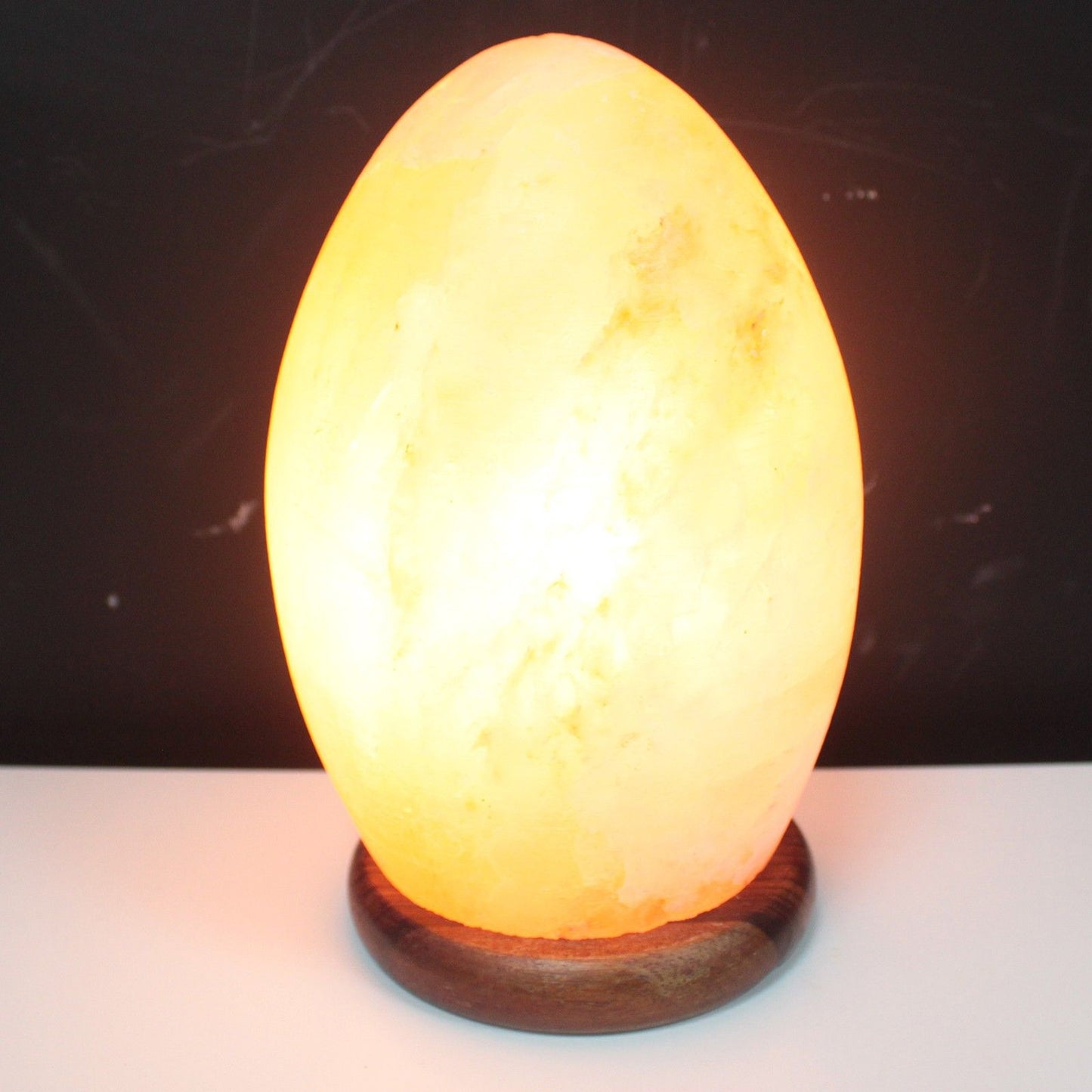 Lampe de sel de l'Himalaya oeuf sur socle en bois