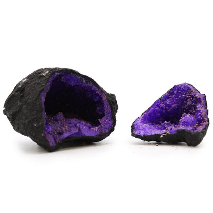 Géode Calcite Teintée Roche Noire — Intérieur Violet