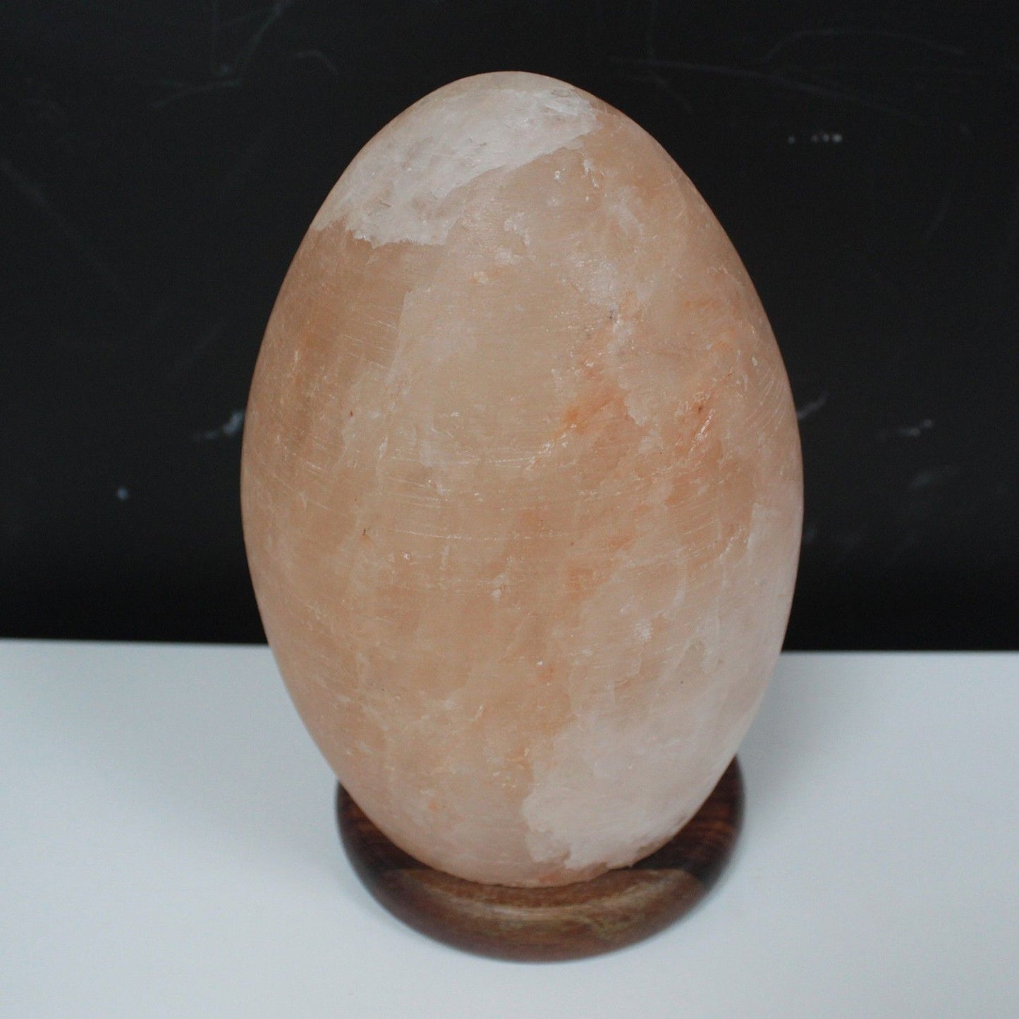 Lampe de sel de l'Himalaya oeuf sur socle en bois