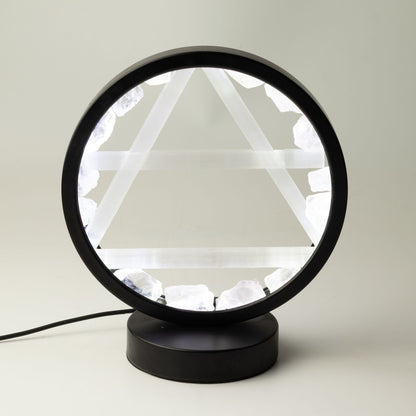 Lampe halo ronde noire avec cristal de roche brut et symbole de l'Air en sélénite
