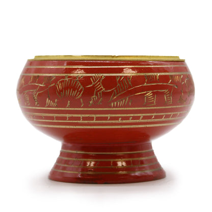 Brûleur à charbon en laiton émaillé rouge sur pied, gravé de motifs dorés