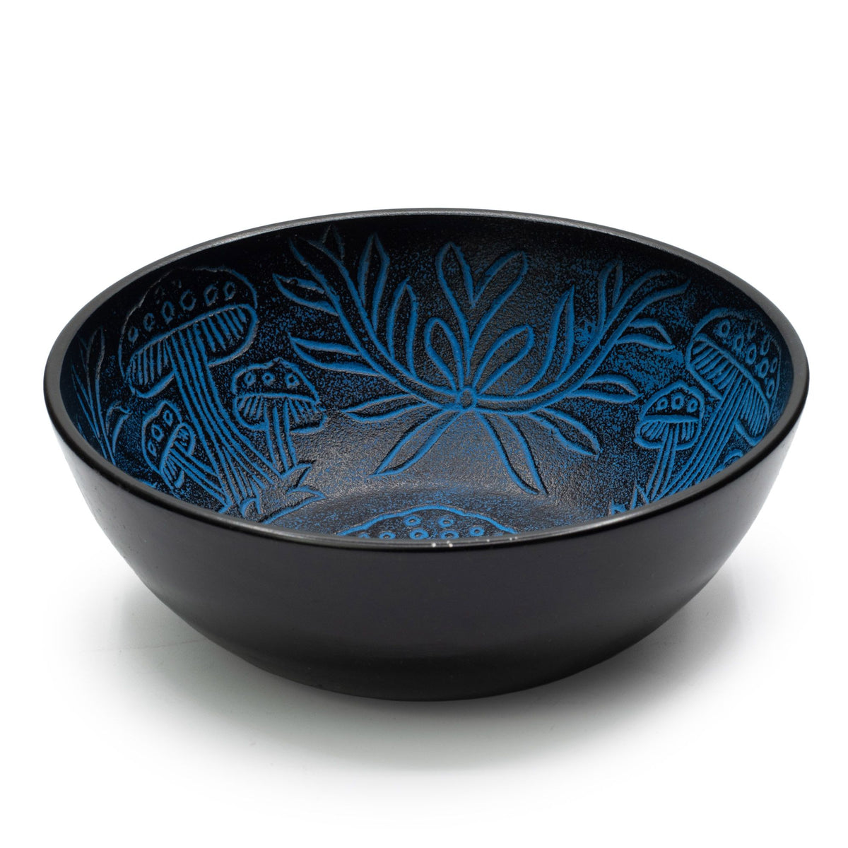 Bol chantant noir à intérieur bleu gravé de champignons et de motifs végétaux