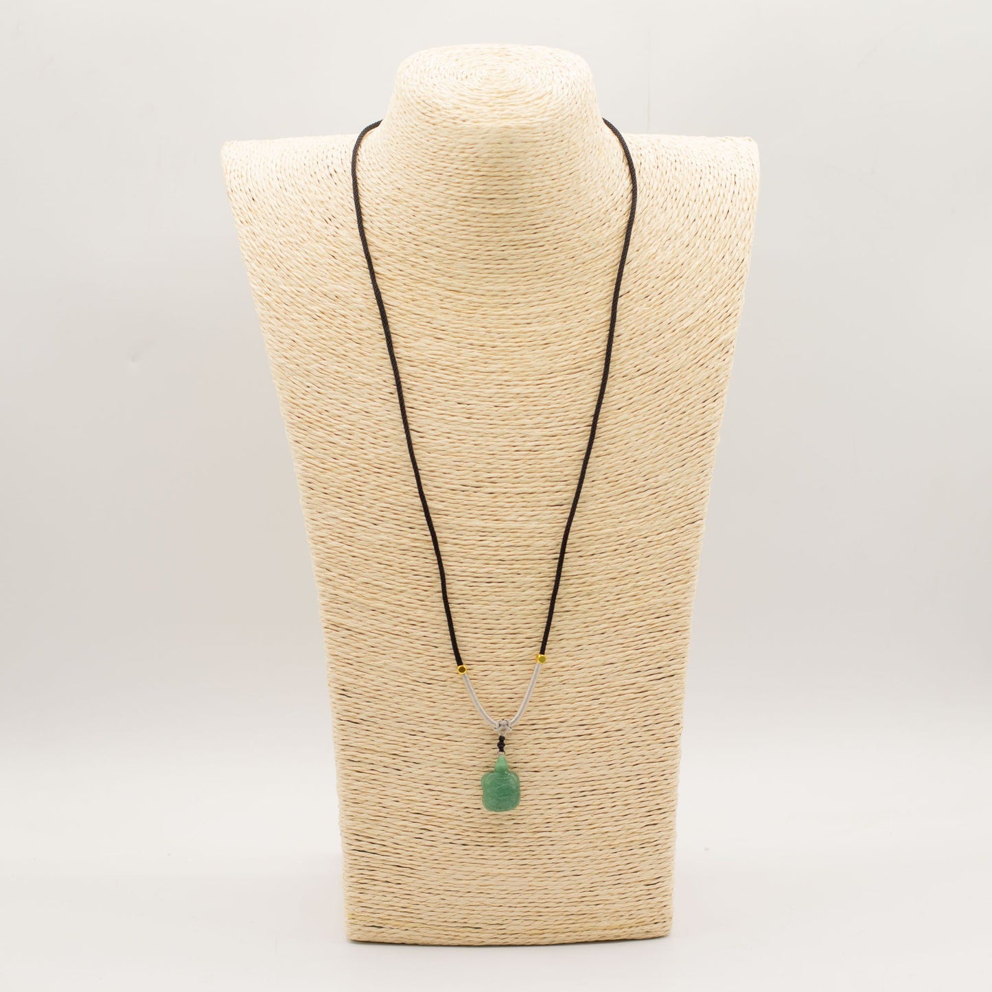 Pendentif sur cordon - Jade