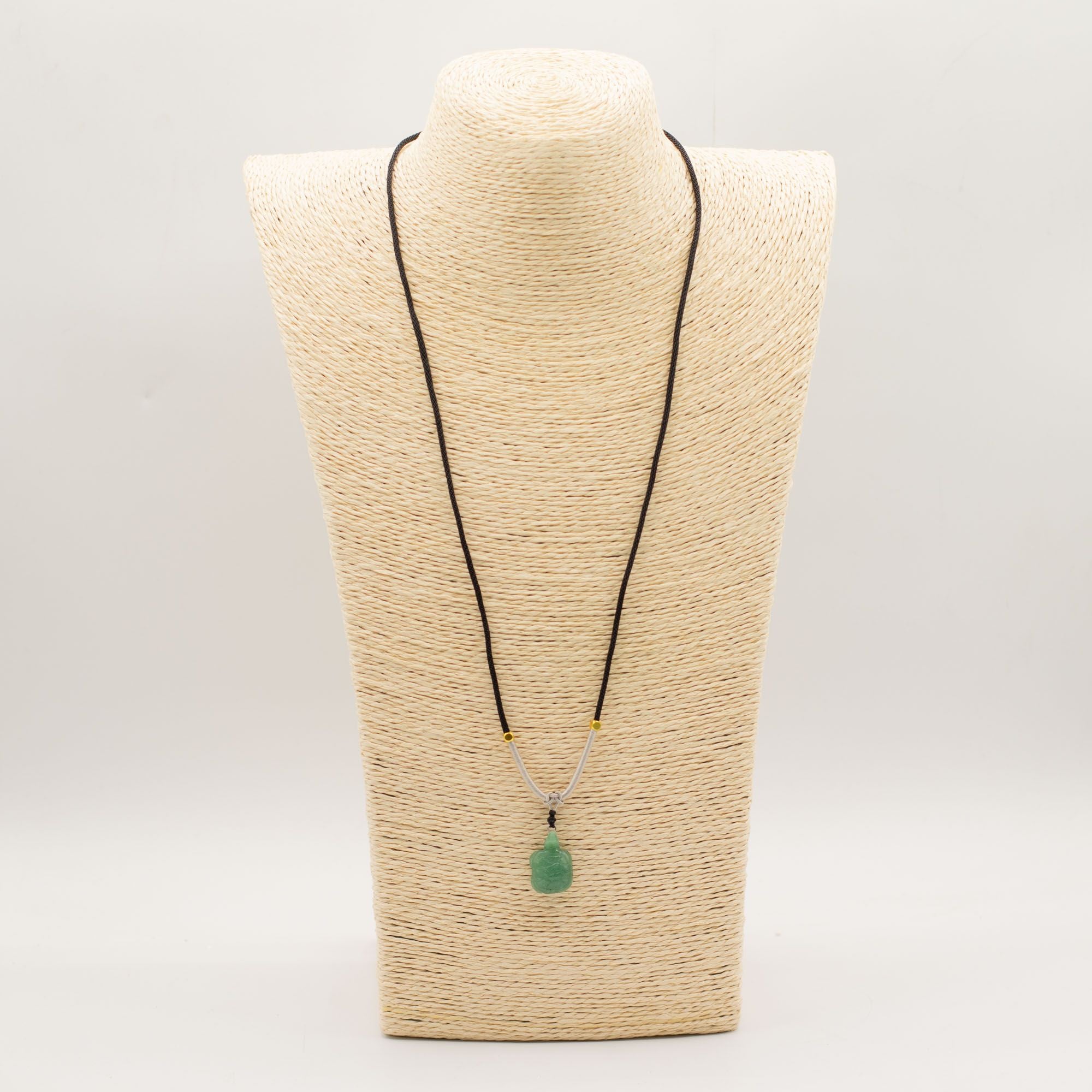 Pendentif sur cordon - Jade