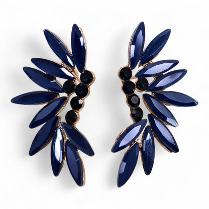 Paire de boucles d'oreilles en éventail, pétales de verre bleu roi sur monture dorée