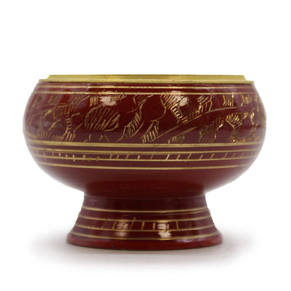 Brûleur à charbon en laiton émaillé rouge gravé de motifs dorés avec grille