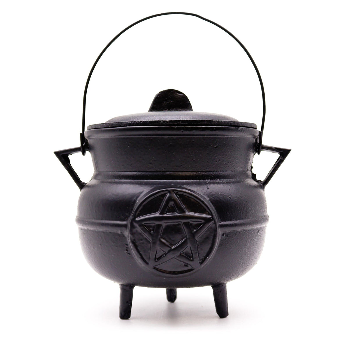 Chaudron en fonte noire à trois pieds avec couvercle, anse et pentacle en relief