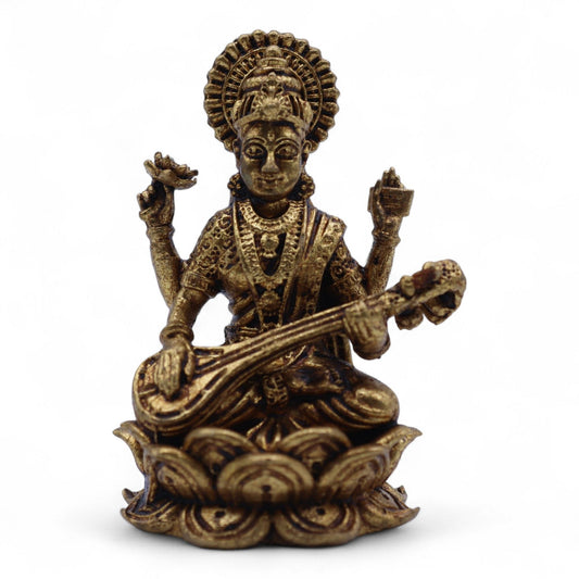 Statuette miniature en laiton de la déesse Saraswati jouant de la veena sur un lotus