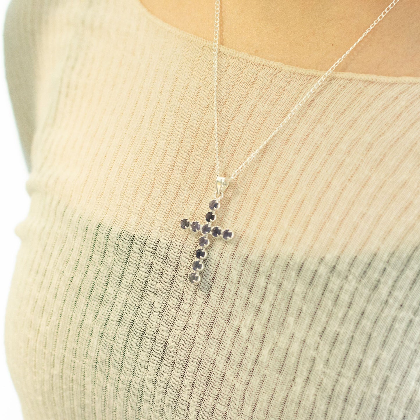 Pendentif Croix Argentée - Pierres Violet Profond