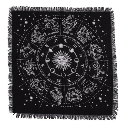 Tapis d'autel noir à franges orné d'une roue du zodiaque argentée