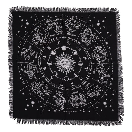 Tapis d'autel noir à franges orné d'une roue du zodiaque argentée