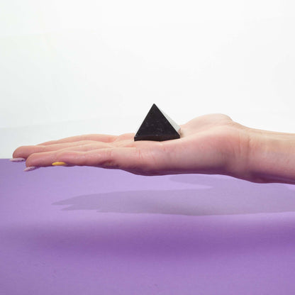 Set de 4 formes en Tourmaline noire - cœur, sphère, obélisque, pyramide