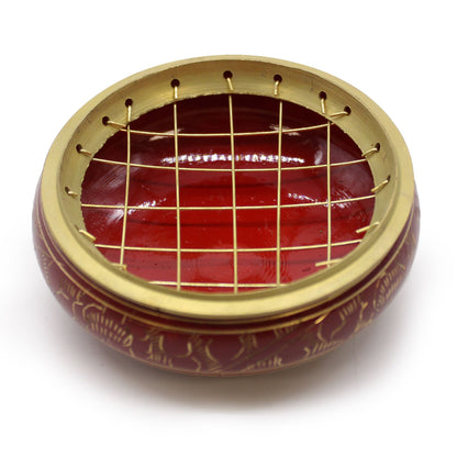Brûleur à charbon en laiton émaillé rouge avec grille dorée et motifs gravés