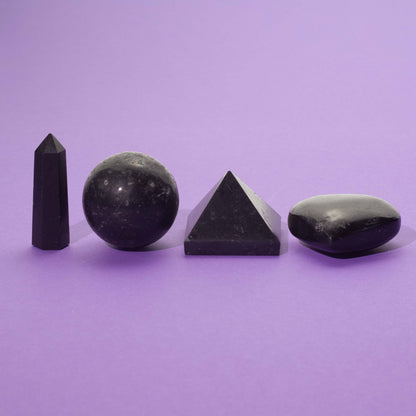 Set de 4 formes en Tourmaline noire - cœur, sphère, obélisque, pyramide
