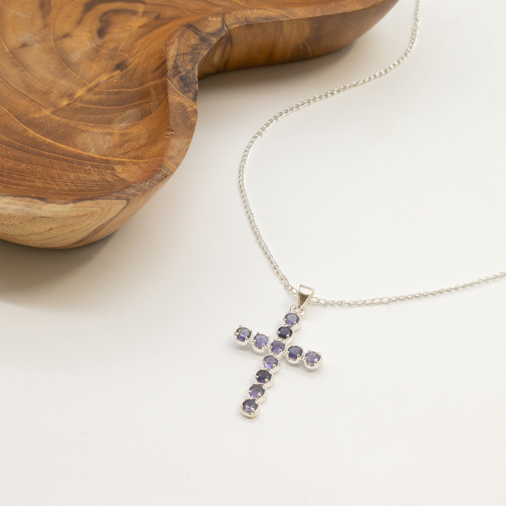 Pendentif Croix Argentée - Pierres Violet Profond