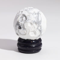 Planète en Howlite Blanche sur support pierre du soleil (40 mm) - photo 3