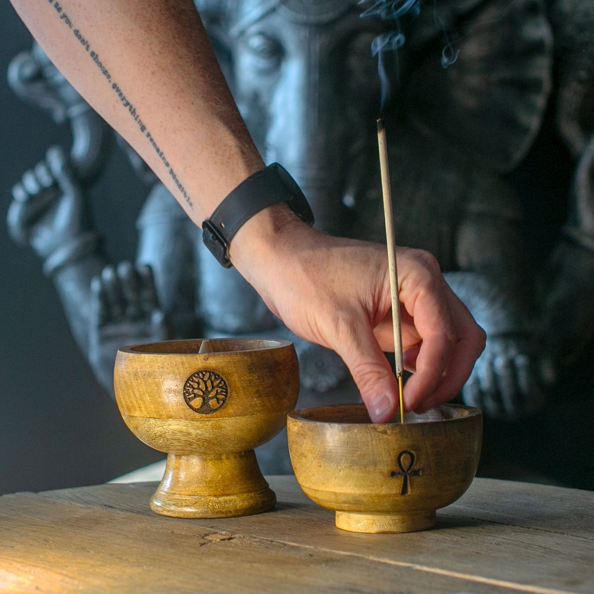Petit bol rituel en bois, porte-encens à motifs ésotériques — Tatum Cristal