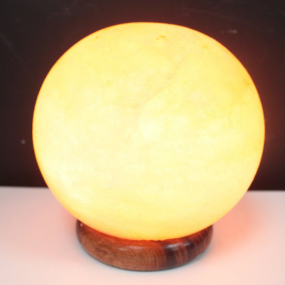 Lampe de sel de l'Himalaya boule sur grand socle en bois