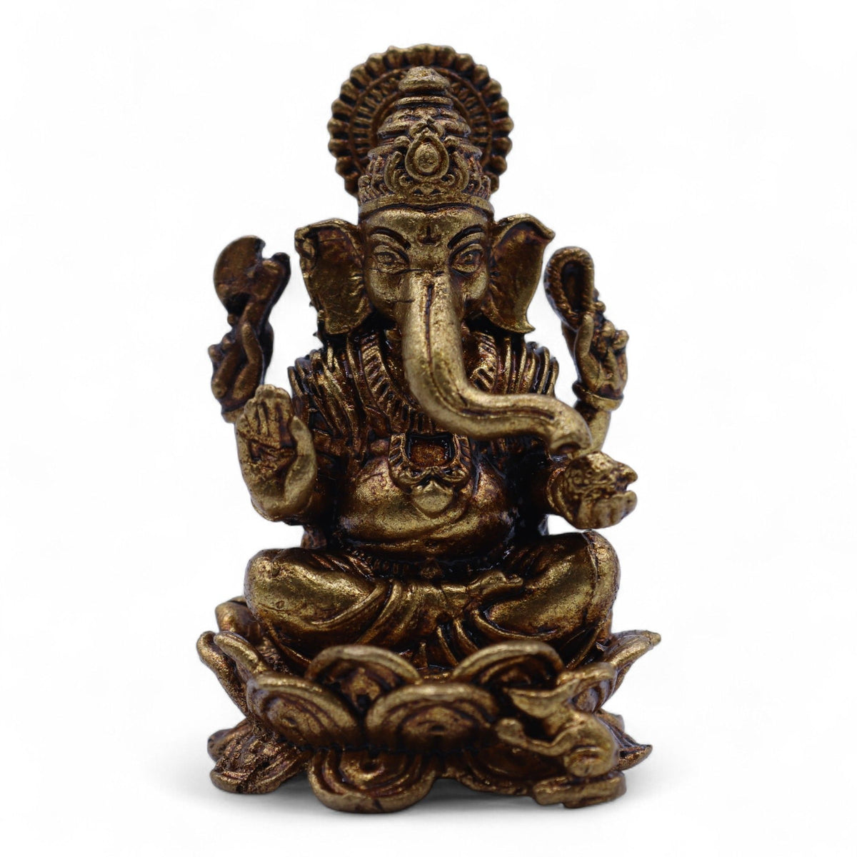 Statuette miniature de Ganesh en laiton patiné doré assis sur une fleur de lotus