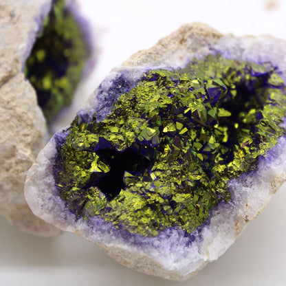 Géode Calcite Naturelle Violette & Dorée — Cristaux Peints – photo 3