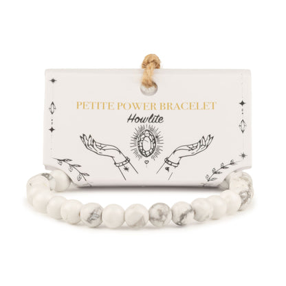 Bracelet en perles de howlite blanche veinée de gris sur sa carte illustrée