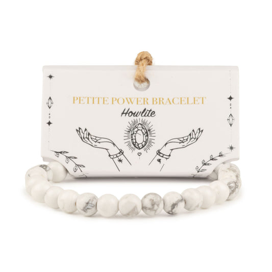 Bracelet en perles de howlite blanche veinée de gris sur sa carte illustrée