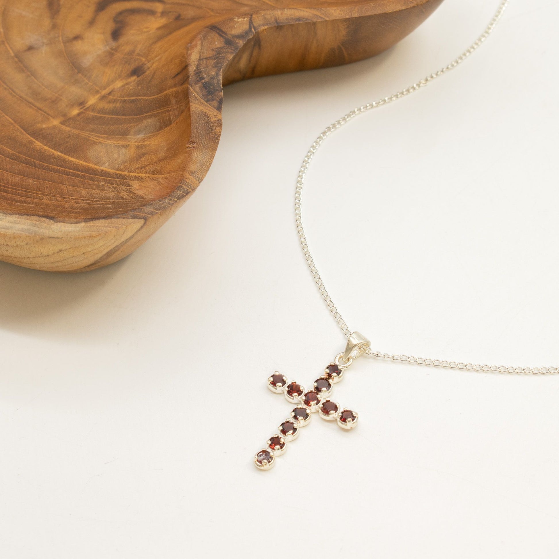 Pendentif Croix Argentée - Pierres Rouge Grenat