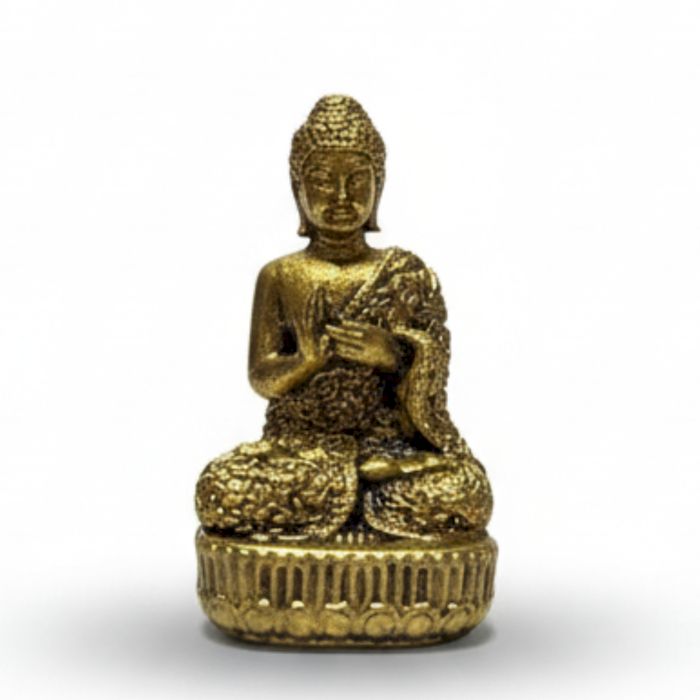 Petite statuette dorée de Bouddha assis en méditation sur un socle lotus