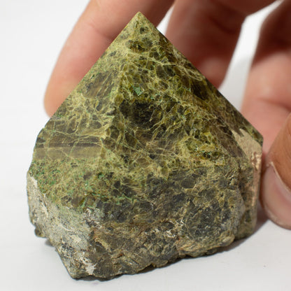 Pointe polie en Épidote qualité A (lot de 5 à 6 pièces)