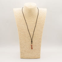 Pendentif sur cordon