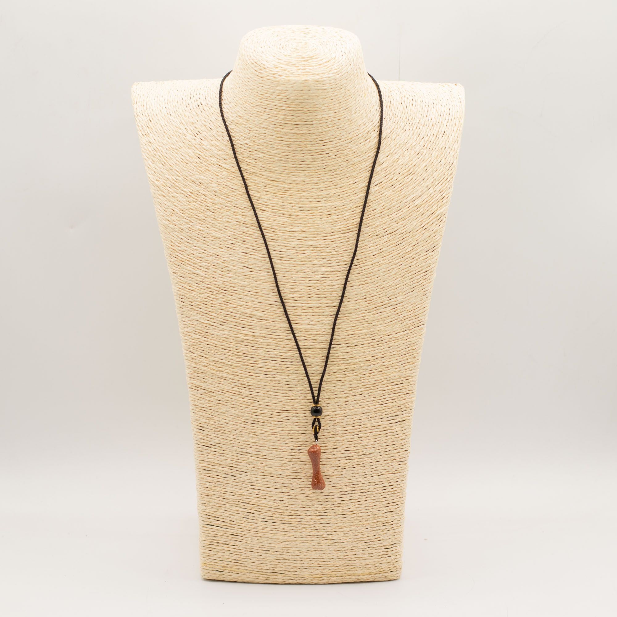 Pendentif sur cordon