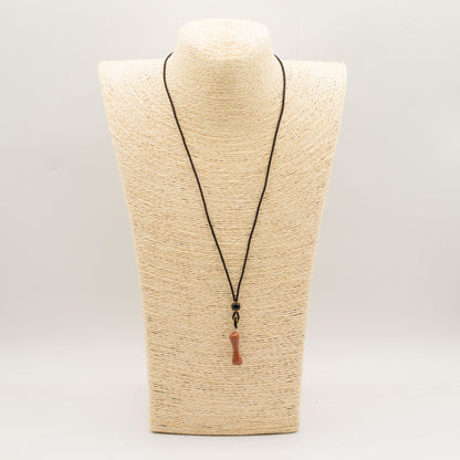 Pendentif sur cordon