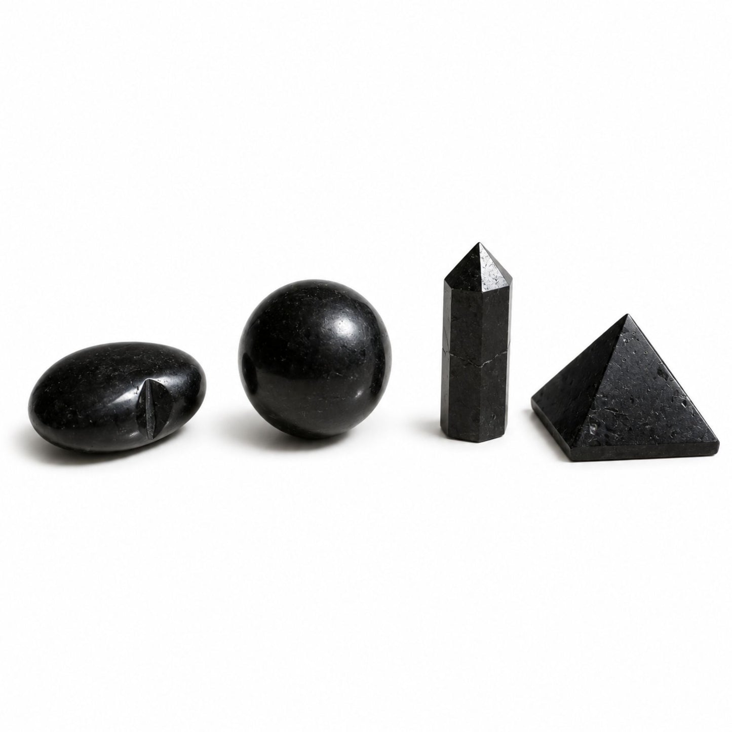 Set de 4 formes en Tourmaline noire - cœur, sphère, obélisque, pyramide